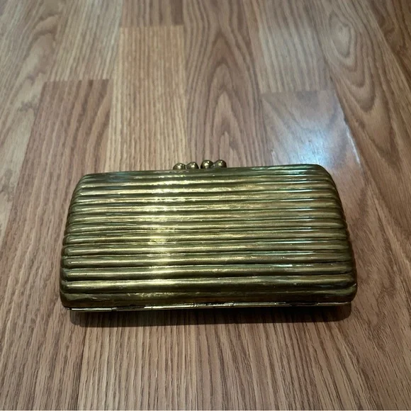 Vintage brass/ gold clutch and/or crossbody - Picture 4 of 14